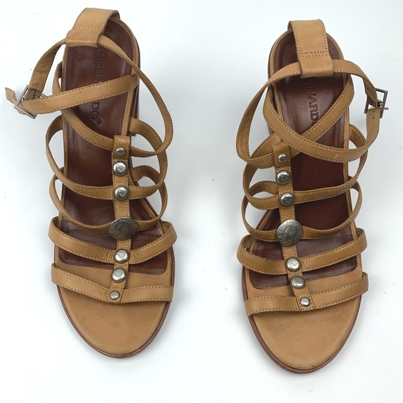 Bernardo Hannah Strappy Studded Thong Heel Sandals Tan leather Cuoio - Picture 2 of 16